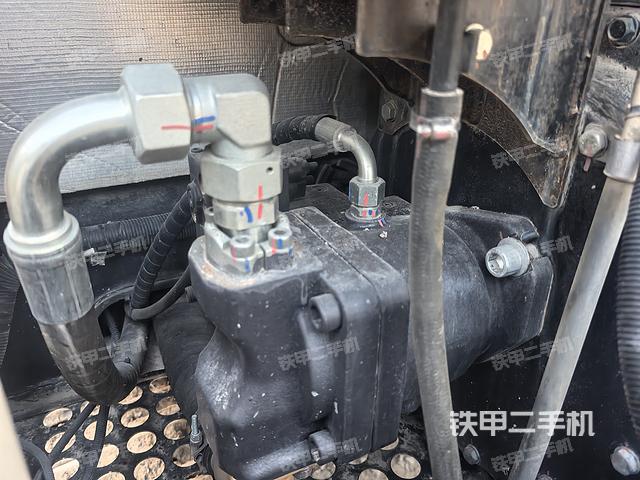 液壓泵艙室正面整體（整機(jī)外觀）