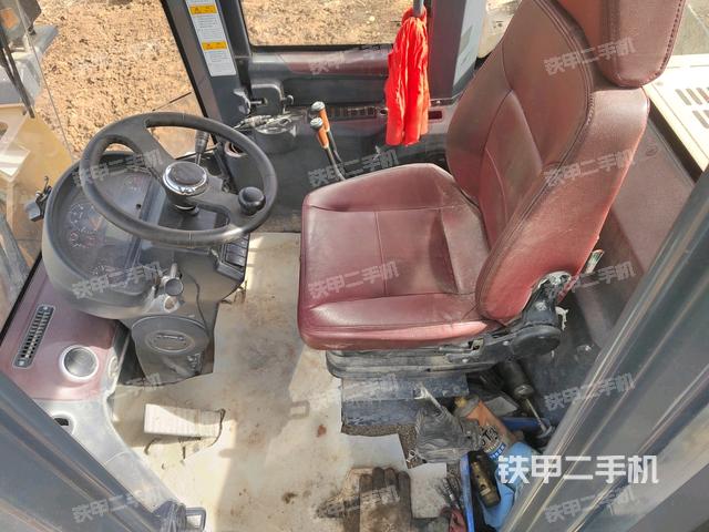 駕駛室操作臺（整機(jī)外觀及大件）