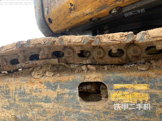 單側(cè)履帶整體(整機(jī)外觀) 單側(cè)履帶整體(整機(jī)外觀)