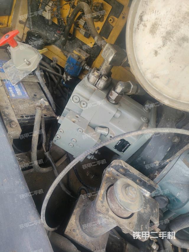 液壓泵艙室正面整體（整機(jī)外觀）