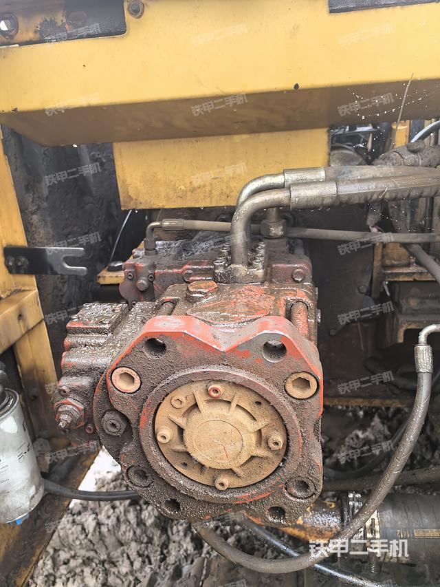液壓泵艙室正面整體(整機(jī)外觀) 液壓泵艙室正面整體(整機(jī)外觀)