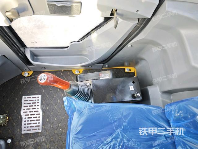 操作桿  檔位(駕駛室部分) 操作桿  檔位(駕駛室部分)
