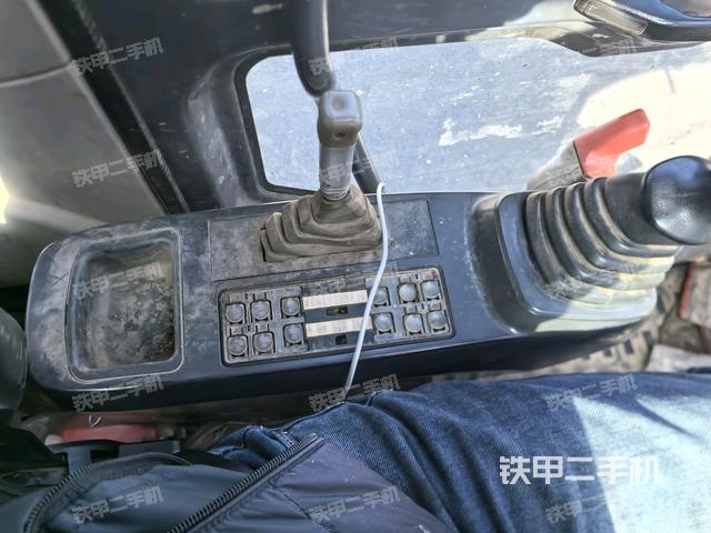 座椅左側(cè)控制臺/音響/含左手柄(駕駛室部分) 座椅左側(cè)控制臺/音響/含左手柄(駕駛室部分)