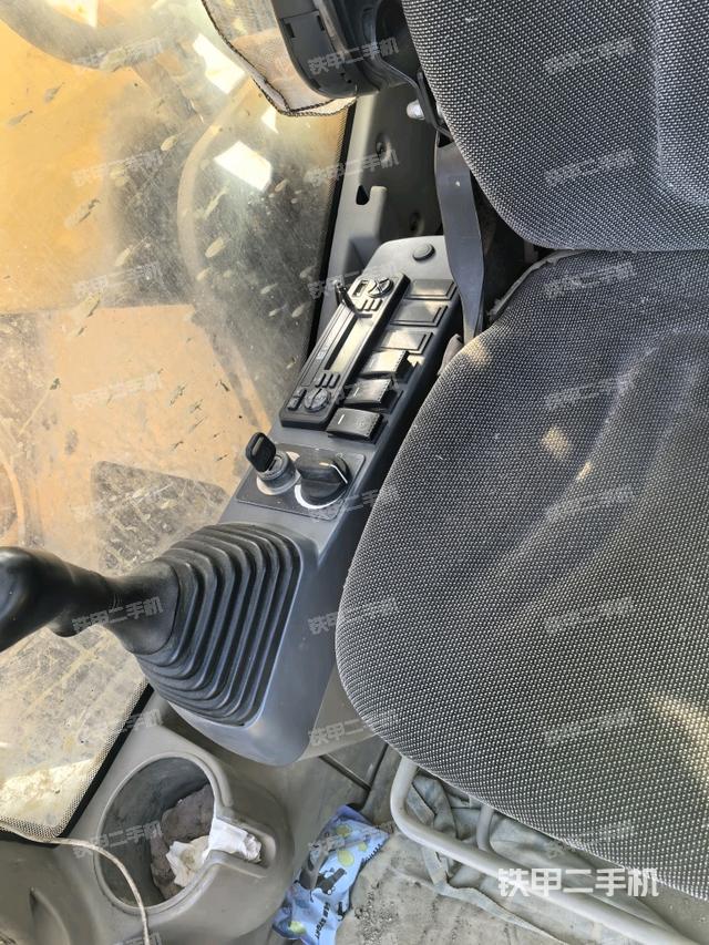 座椅右側控制臺/鑰匙門/油門/含右手柄（駕駛室部分）