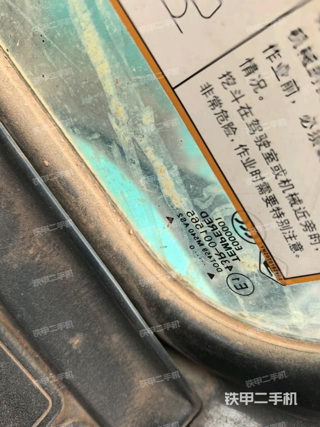 右側(cè)玻璃角標(biāo)（駕駛室部分）