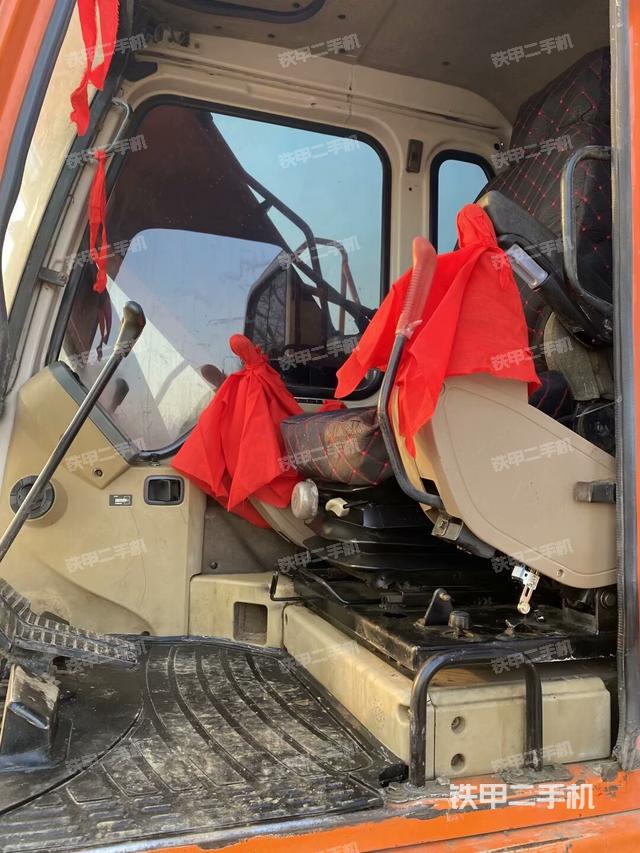 駕駛室整體（整機外觀）