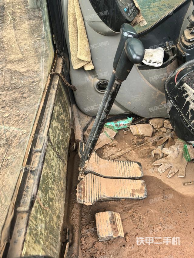 座椅右側(cè)控制臺(tái)/鑰匙門/油門/含右手柄（駕駛室部分）