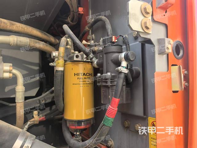 行走控制手柄和踏板?俯拍(駕駛室部分) 行走控制手柄和踏板?俯拍(駕駛室部分)