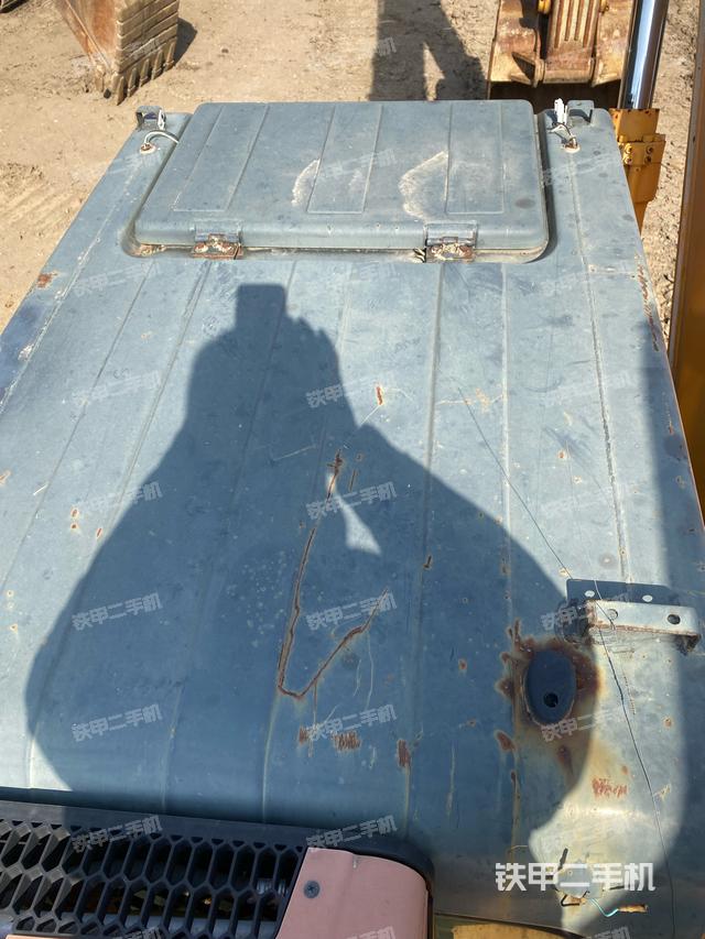 驾驶室顶部（整机外观）