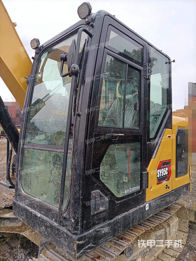 駕駛室整體（整機外觀）