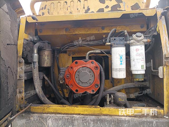 液壓泵艙室正面整體（整機(jī)外觀）