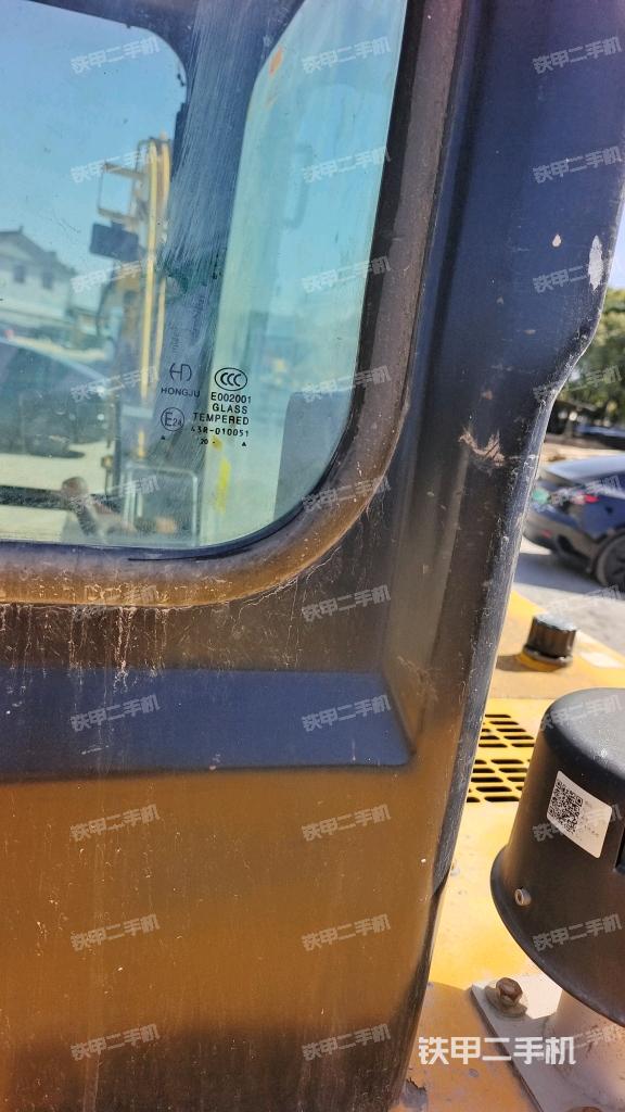 后窗玻璃角標（駕駛室部分）