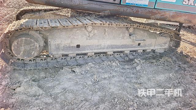 單側(cè)履帶整體(整機(jī)外觀) 單側(cè)履帶整體(整機(jī)外觀)