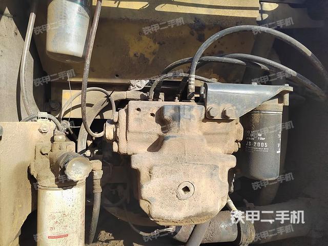 液壓泵艙室正面整體(整機外觀) 液壓泵艙室正面整體(整機外觀)