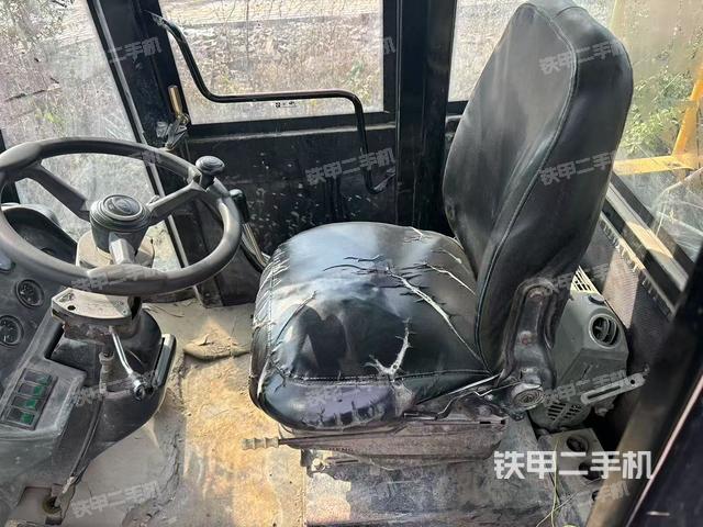 駕駛室工作臺(tái)（整機(jī)外觀及大件）