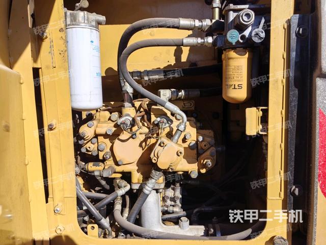 液壓泵艙室正面整體(整機(jī)外觀) 液壓泵艙室正面整體(整機(jī)外觀)