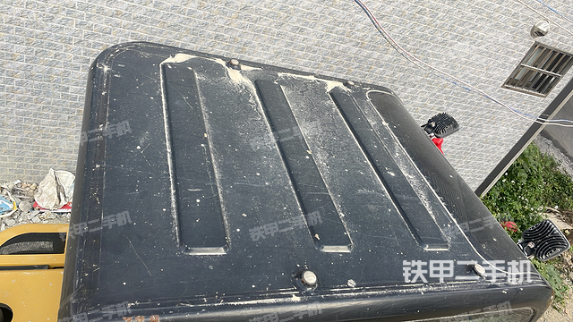 驾驶室顶部（整机外观）