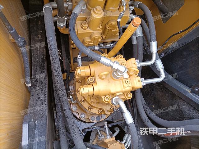 回轉(zhuǎn)馬達(dá)和主控閥(整機(jī)外觀) 回轉(zhuǎn)馬達(dá)和主控閥(整機(jī)外觀)