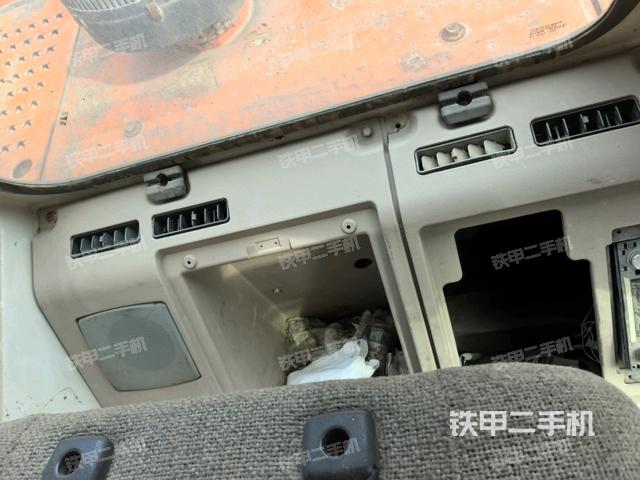 左后方玻璃角標(biāo)（駕駛室部分）