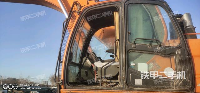 駕駛室整體(整機(jī)外觀) 駕駛室整體(整機(jī)外觀)