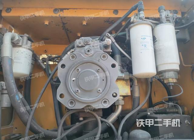 液壓泵艙室正面整體(整機(jī)外觀) 液壓泵艙室正面整體(整機(jī)外觀)