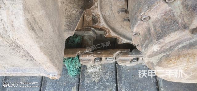 單側(cè)履帶整體(整機(jī)外觀) 單側(cè)履帶整體(整機(jī)外觀)