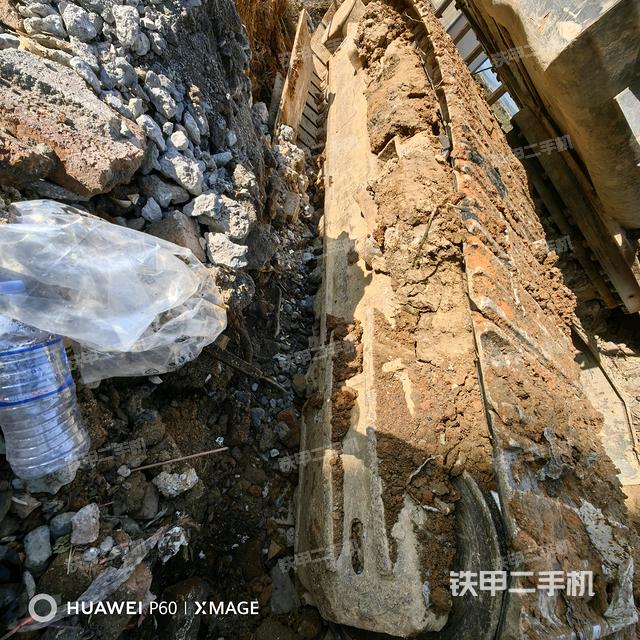 左側(cè)履帶整體?(行走機(jī)構(gòu)) 左側(cè)履帶整體?(行走機(jī)構(gòu))