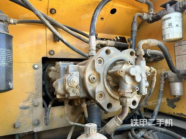 液壓泵艙室正面整體（整機(jī)外觀）