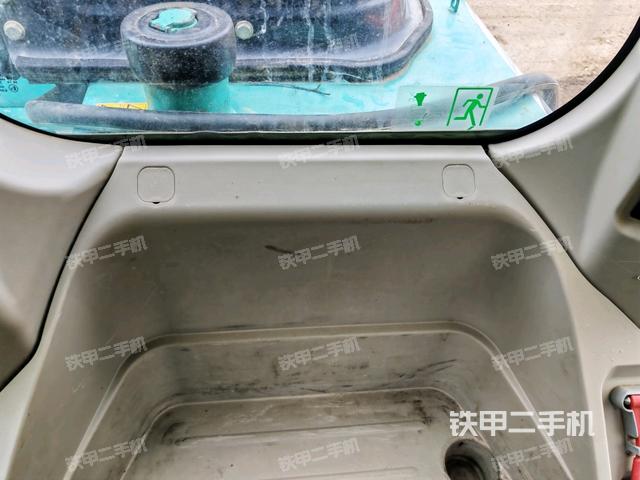 左后方玻璃角標(biāo)(駕駛室部分) 左后方玻璃角標(biāo)(駕駛室部分)