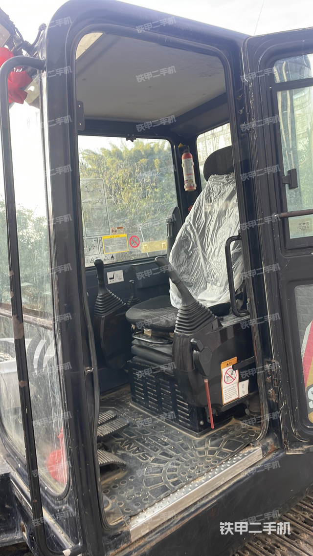 驾驶室整体（整机外观）