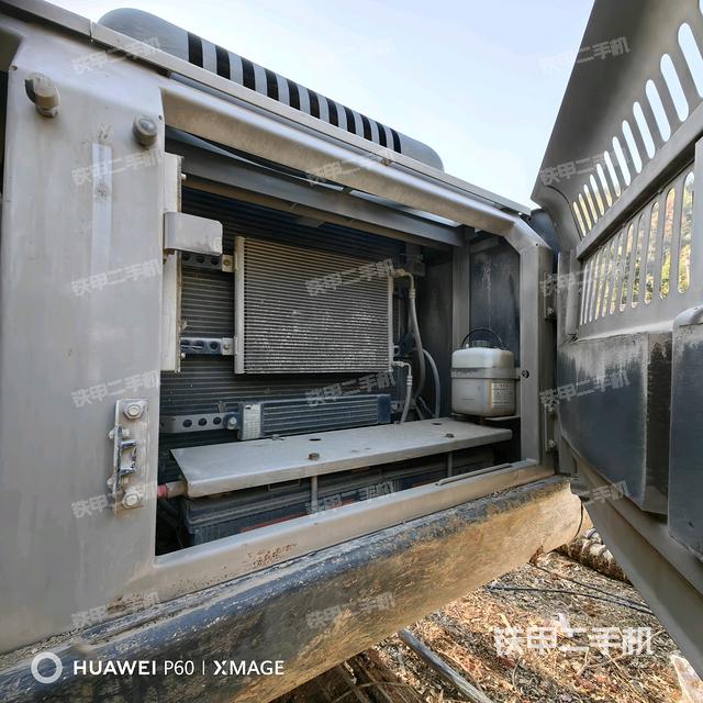 散熱器正面(大件艙室) 散熱器正面(大件艙室)