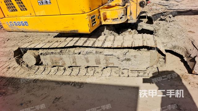 右側(cè)履帶整體?（行走機構）