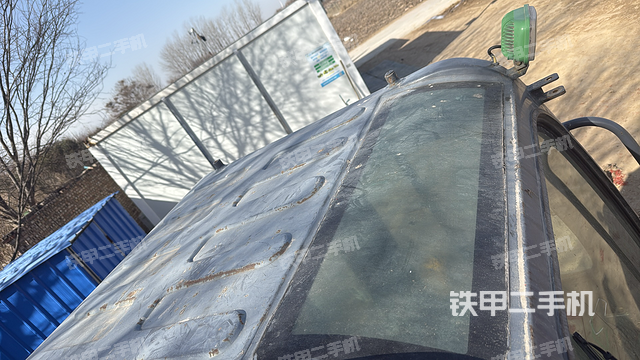 驾驶室顶部（整机外观）