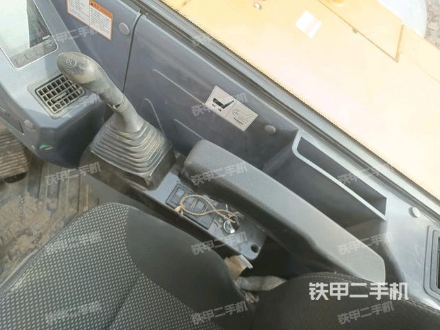 座椅右側(cè)控制臺/鑰匙門/油門/含右手柄(駕駛室部分) 座椅右側(cè)控制臺/鑰匙門/油門/含右手柄(駕駛室部分)