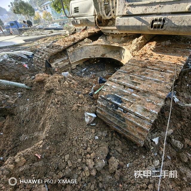 轉(zhuǎn)盤和下車架正前(工作和回轉(zhuǎn)裝置) 轉(zhuǎn)盤和下車架正前(工作和回轉(zhuǎn)裝置)