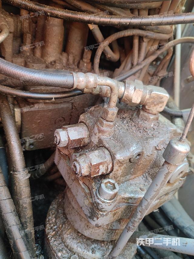 回转马达和主控阀（整机外观）