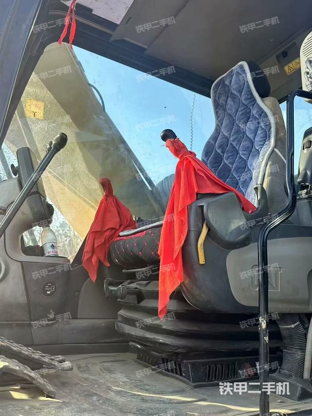 駕駛室整體(整機外觀) 駕駛室整體(整機外觀)