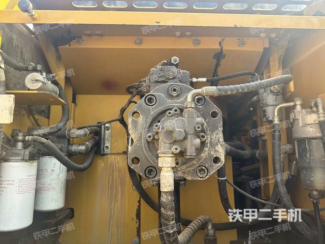 液壓泵艙室正面整體（整機(jī)外觀）