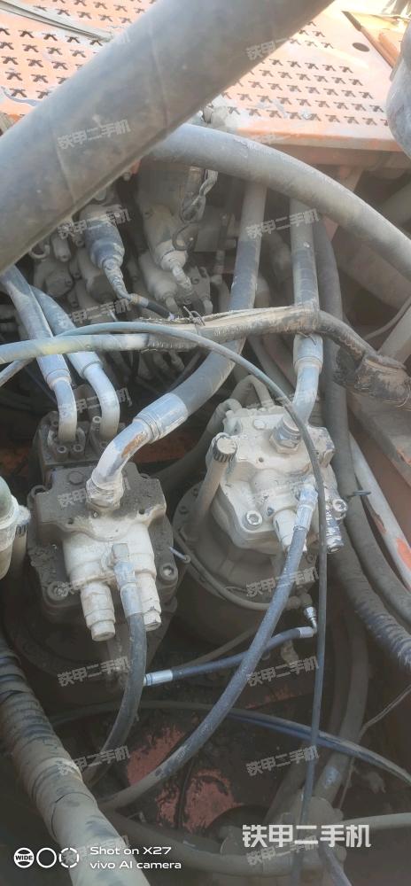 回轉(zhuǎn)馬達(dá)和主控閥(整機(jī)外觀) 回轉(zhuǎn)馬達(dá)和主控閥(整機(jī)外觀)