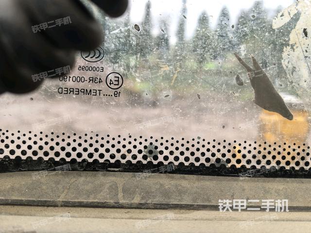后窗玻璃角標(biāo)(駕駛室部分) 后窗玻璃角標(biāo)(駕駛室部分)