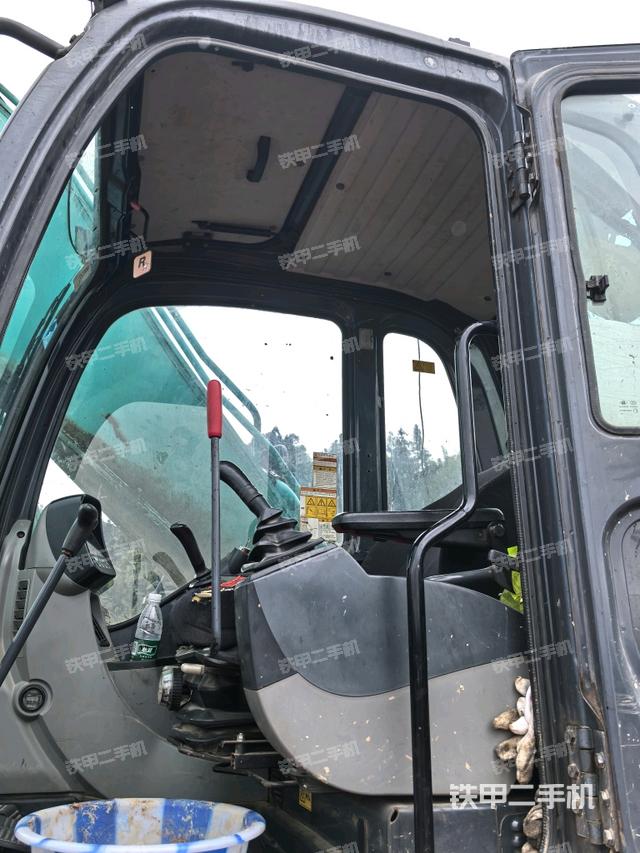 座椅右側(cè)控制臺(tái)/鑰匙門/油門/含右手柄（駕駛室部分）