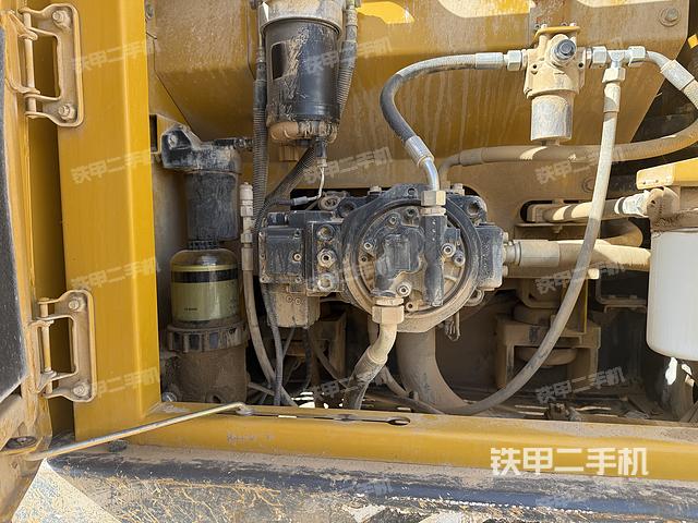 液壓泵艙室正面整體（整機(jī)外觀）