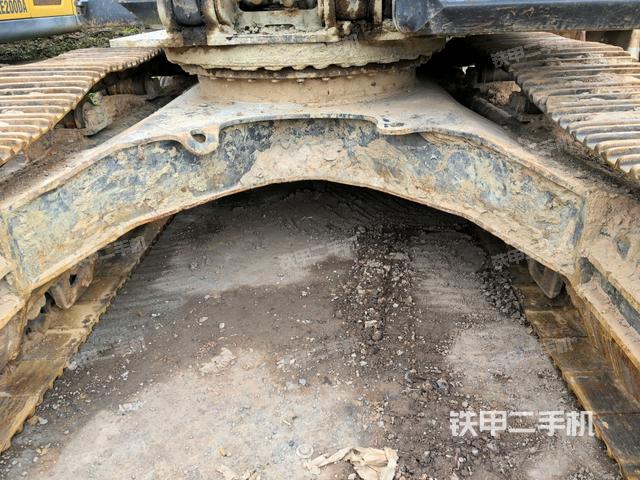 大臂根部?斜視(工作和回轉裝置) 大臂根部?斜視(工作和回轉裝置)