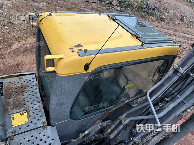 驾驶室顶部（整机外观）