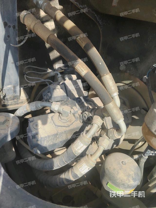 液壓泵艙室正面整體(整機(jī)外觀) 液壓泵艙室正面整體(整機(jī)外觀)