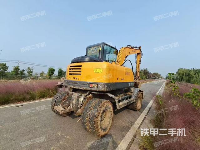 駕駛室頂部（整機外觀）