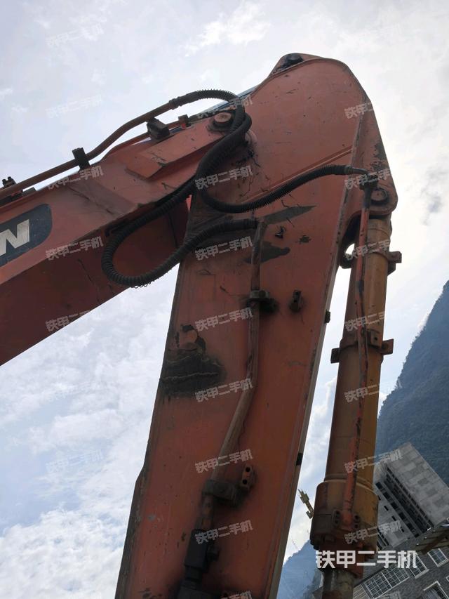 大臂油缸整體?豎拍（工作和回轉(zhuǎn)裝置）