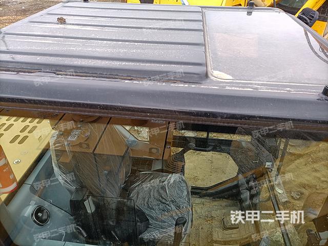 駕駛室頂部(整機(jī)外觀) 駕駛室頂部(整機(jī)外觀)