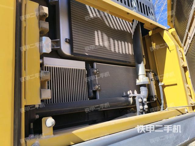 散熱器正面(大件艙室) 散熱器正面(大件艙室)