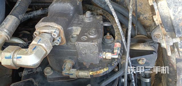 液壓泵艙室正面整體(整機(jī)外觀) 液壓泵艙室正面整體(整機(jī)外觀)